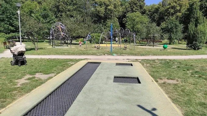 Plac zabaw ul. Marymonckiej 34F w Warszawie